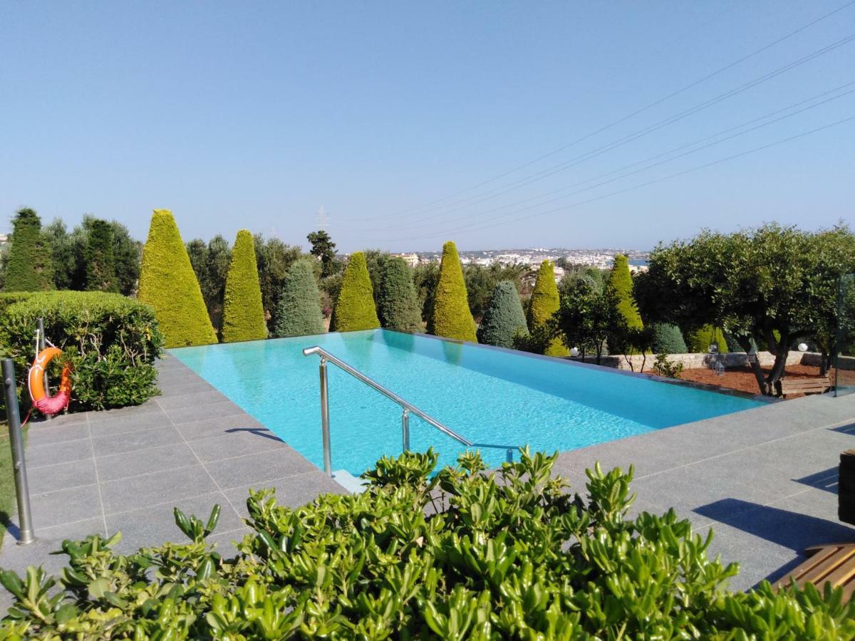 Golden Crest Villa 赫索尼索斯 外观 照片